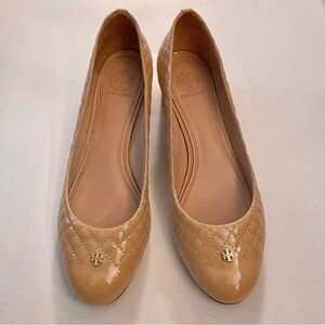 Tory Burch Beige Quilted Patent Leather Block Heel Pumps size 10 Women’s